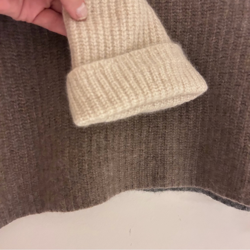 Lord + Taylor Grey Colour Block 100% Cashmere Crop Turtleneck Sweater Size XS - Picture 7 of 13
